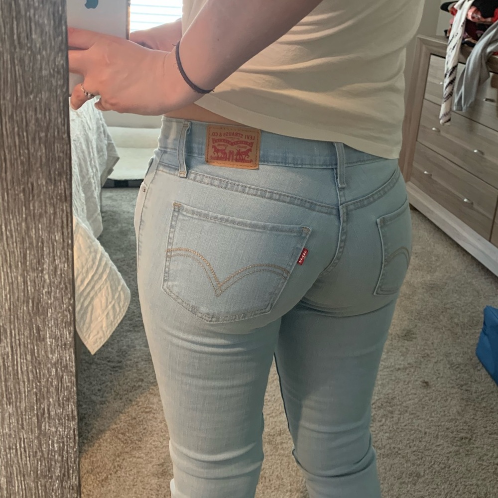Women’s Levi’s jeans
